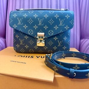 Authentic Louis Vuitton Pochette Métis in Monogram